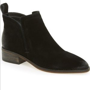 Super cute black booties